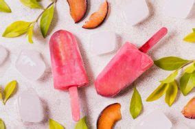 Prepara Estas Ricas Paletas De Hielo De Jamaica Con Fresas Para La