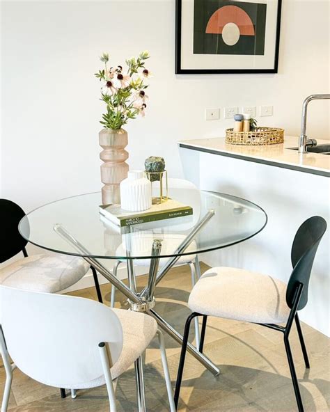 35 Beautiful And Chic Round Table Decor Ideas You Should Try