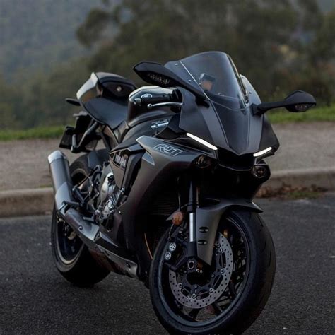 Black On Black Yamaha R Superbikes Divinebikers Yamaha R