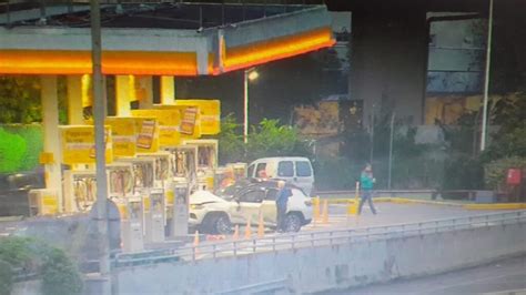 Un Volante De Estudiantes De La Plata Choc Contra Un Surtidor De Nafta