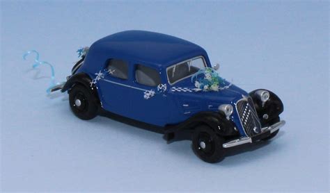 SAI 6176 Citroën Traction 11A 1935 bleu franc et noir voiture des