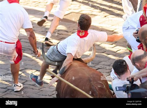 Stierlauf Von Pamplona Fotos Und Bildmaterial In Hoher Aufl Sung