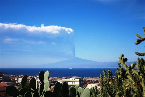 Eruzione Dell Etna Oggi Il Parossismo Fontana Di Lava Alta