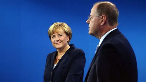 Körpersprache im TV Duell Merkel und Steinbrück im Experten Check