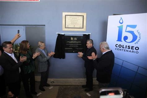 Torreón Develan placa por el 15 Aniversario del Coliseo Centenario