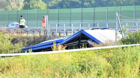 Carnagiu pe o autostradă din Croația 12 oameni au murit și zeci au