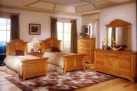 Timeless Traditional Design of Solid Cherry Bedroom Furniture