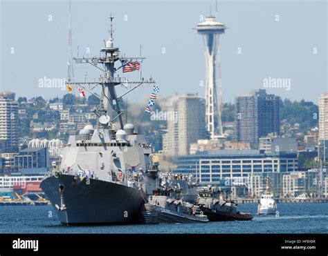 SEATTLE July 28 2009 The Arleigh Burke Class Destroyer USS Shoup