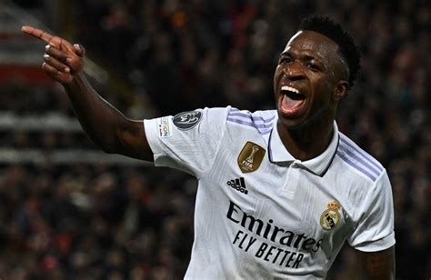 Vinícius Júnior renova contrato o Real Madrid até 2027