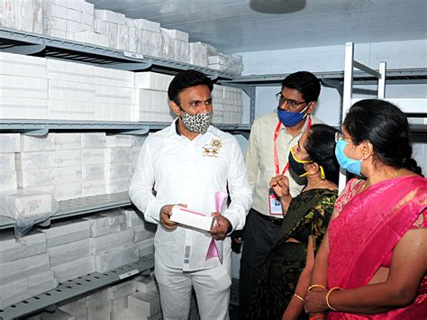 Karnataka Health Minister K Sudhakar Inspects Covid 19 Vaccination