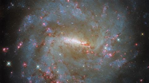 Hubble Telescope shares stunning galactic view despite recent hardware ...