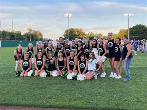 Farmington cheer team receives the Spirit of Excellence Award - BVM Sports