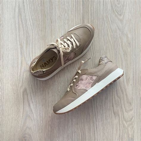 Tenis Taupe Con Aplique Palo Rosa En Cuero Calzado Nanys