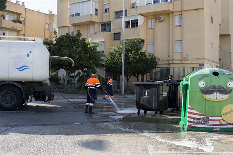 LAS LABORES DE LIMPIEZA Y MANTENIMIENTO URBANO HOY EN ANCHA CABILDO Y