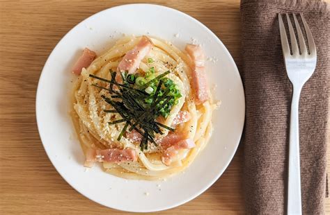 コクうま！電子レンジで作れる「カルボナーラ“風”うどん」はいかが？ フーディストノート