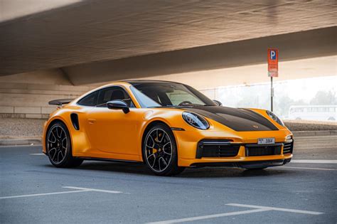 ultimate luxury sports car   dubai uae huracan evo rent