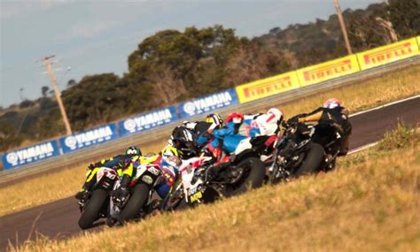 Motovelocidade Moto Gp Corre Pela Primeira Vez No Aut Dromo De