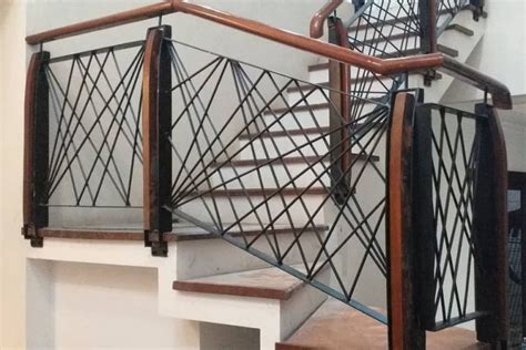 10 Inspirasi Model Railing Tangga Minimalis Dari Bahan Kayu Besi