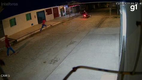 Homem Assaltado E Tem Moto Levada Em Feira De Santana Bahia G