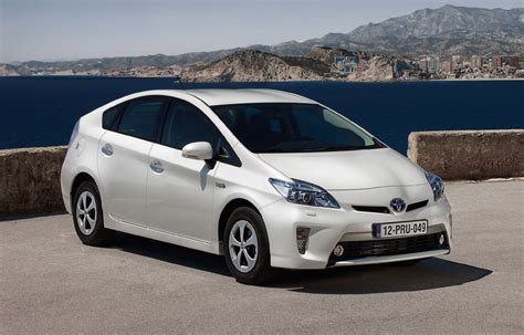 Toyota A Lansat N Rom Nia Noul Prius Plug In Hybrid Cu Un Pre De