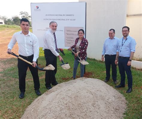 Palada inicial para la construcción de obras de infraestructura en la