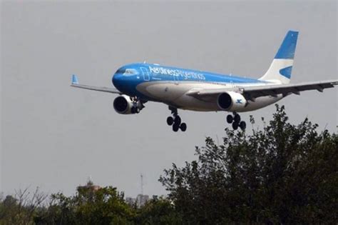 Aerolíneas Argentinas advirtió que los vuelos de este lunes podrían