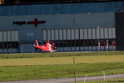 Helikopter Der Schweizerische Rettungsflugwacht Rega Vor D Flickr