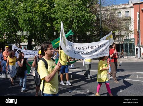 Comemora Es Do De Abril Em Lisboa Stock Photo Alamy