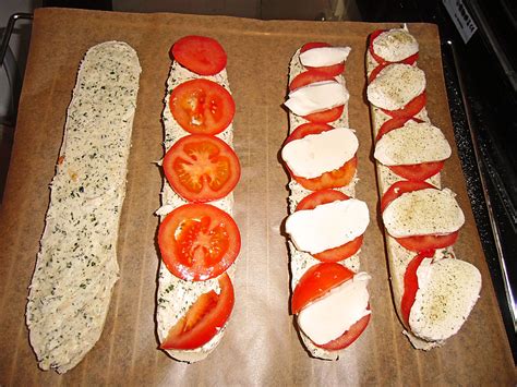 Sarahs Ultimatives Tomaten Mozzarella Baguette Von Streifenhoernchen