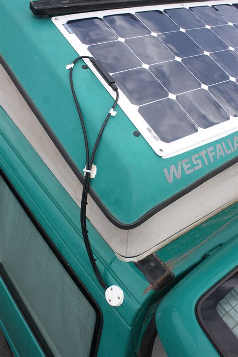 L Installation D Un Panneau Solaire Sur Un VW California