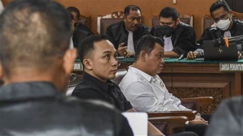 Terdakwa Ricky Rizal Dan Kuat Maruf Jalani Sidang Tuntutan Kasus