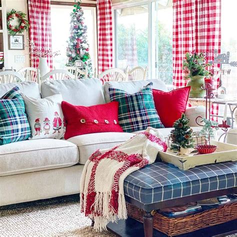 26 Inspiring Way to Use Plaid Curtains Throughout Your Home