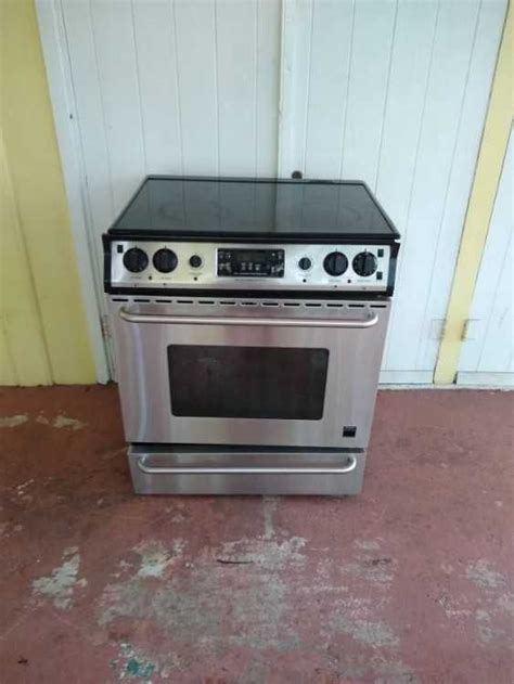 Frigidaire Gallery Professional Series Electric Oven2frange2fstove