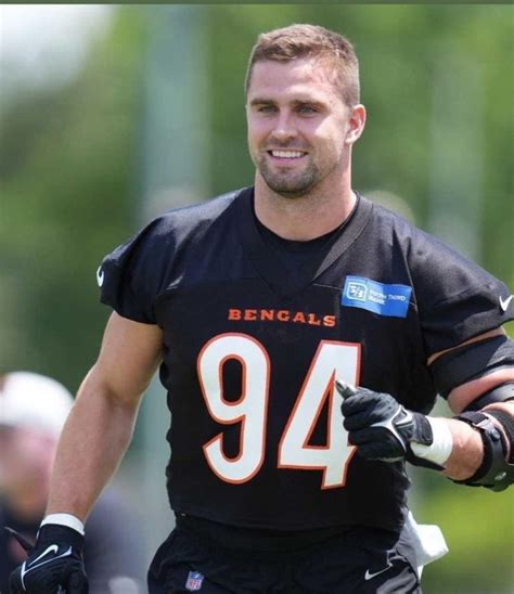 Sam Hubbard Cincinnati Bengals 🥵🔥 | Bengals football, Handsome football ...