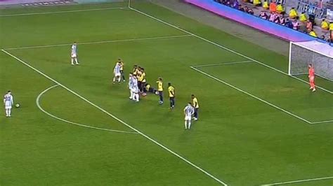 Simply Unbelievable Lionel Messi Scores Breathtaking Free Kick To