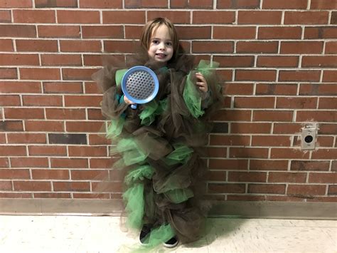 This kid is "fart" for Halloween : r/KidsAreFuckingStupid