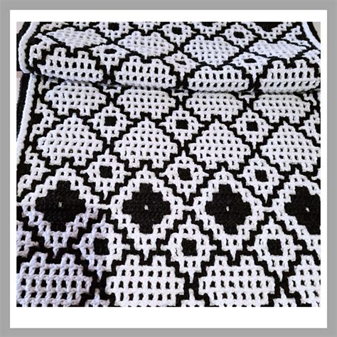 Ravelry Abstract Hearts Table Runner Pattern By Lynne Adriaanse