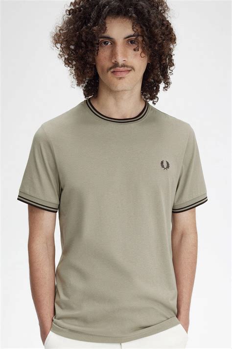 Fred Perry T Shirt Twin Tipped Met Logo Warm Grey Brick Wehkamp