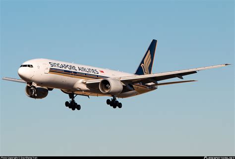 V Sro Singapore Airlines Boeing Er Photo By Duy Khang Tran