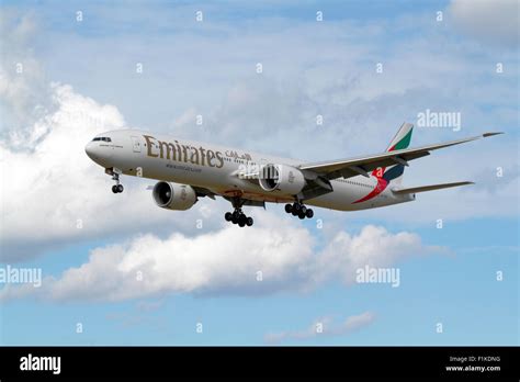 Emirates, Boeing 777-300ER, flight EK-151, A6-ENR, on final approach to ...
