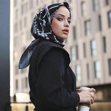 Pin By Andrew Gretton On Head Scarf In 2024 Brunch Outfit Hijab