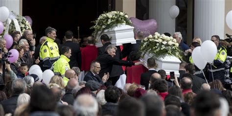 Strage Di Latina Celebrati I Funerali Di Alessia E Martina Uccise Dal Padre Foto Giornale