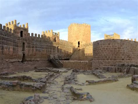 El Castillo Más Antiguo De España Que Es Conocido Como La Fortaleza De Los Siete Reyes