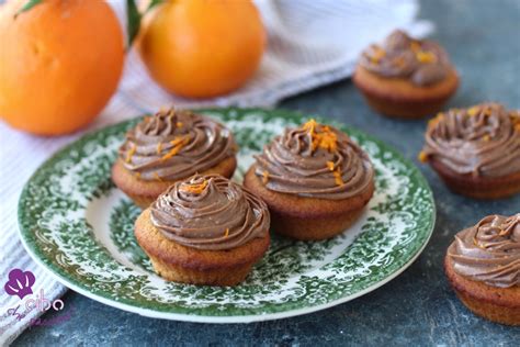 Muffin Di Albumi E Arancia Con Crema Pasticcera Al Cioccolato Cibo