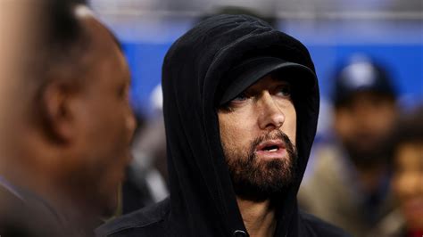 Eminem Flips Middle Finger To 49ers Fans During NFC Championship Game