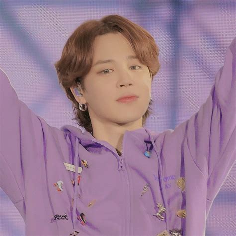 Pin De 𝐂𝐚𝐥𝐢𝐬𝐭𝐚 𝐂𝐡𝐞𝐫𝐲𝐥 En Jimin ♡ Fotos De Jimin Fotos De Banda