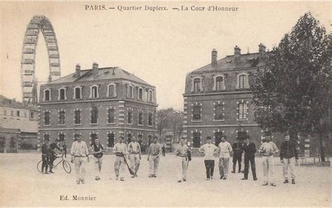 Paris Paris Xv Caserne Quartier Dupleix Soldats Dans La Cour D