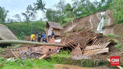 Banjir Bandang Dan Longsor Di Bandung Barat Orang Diduga Tertimbun