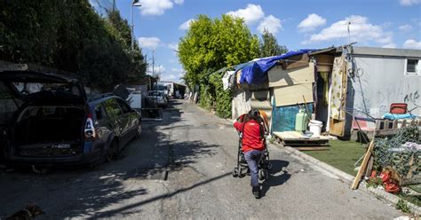 Campi Rom Gualtieri Come Raggi A Roma Il Nuovo Progetto Per L