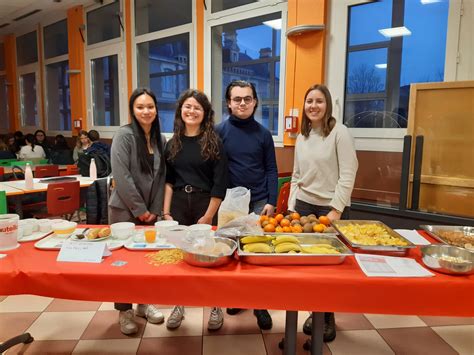 Les BTS DIET1 animent un atelier petit déjeuner Lycée Atlantique